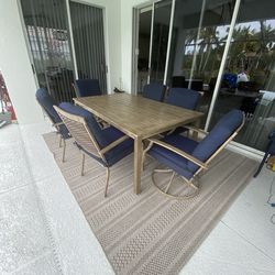 Outdoor dining Set By Hampton Bay