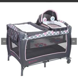Lil’ Snooze Deluxe II Nursery Center Playard