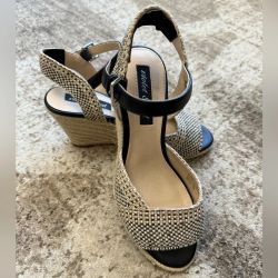 Violet & Red Micah Black & Tan Textured Wedges (Size 10)