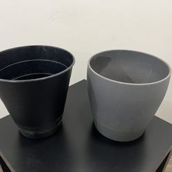 Set of 2 Large Plant Pots – Gray Ceramic & Black Plastic (IKEA)