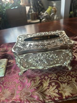 Brand new gilded tissue box in Victorian style