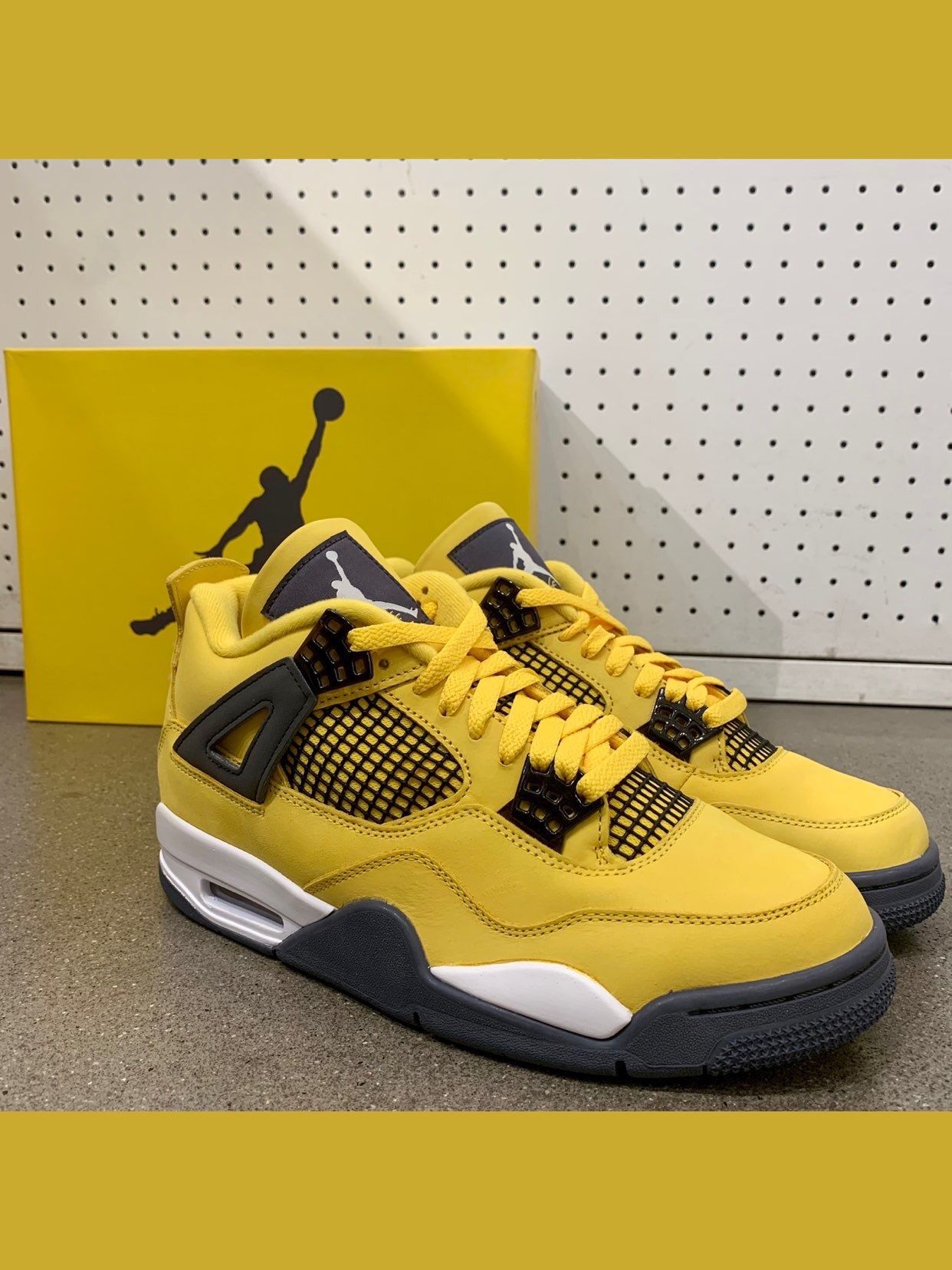 Nike air Jordan 4 retro yellow