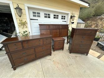 Solid Wood Bedroom Furniture Set