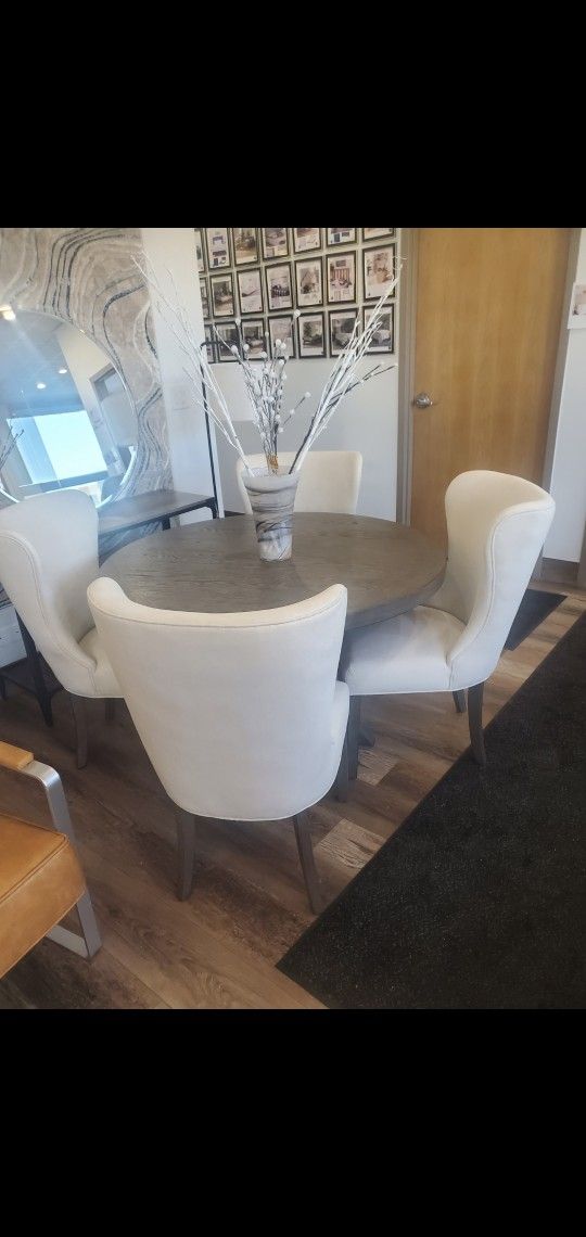 Beautiful Ligt Gray 5 Pc Round Dining Set (New )