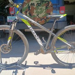 29 Inch Giant Revel Mountain Bike 