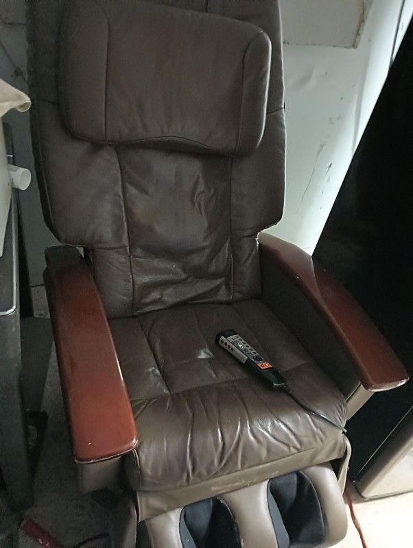 HTT Massage Chair Tan And Black Model 136