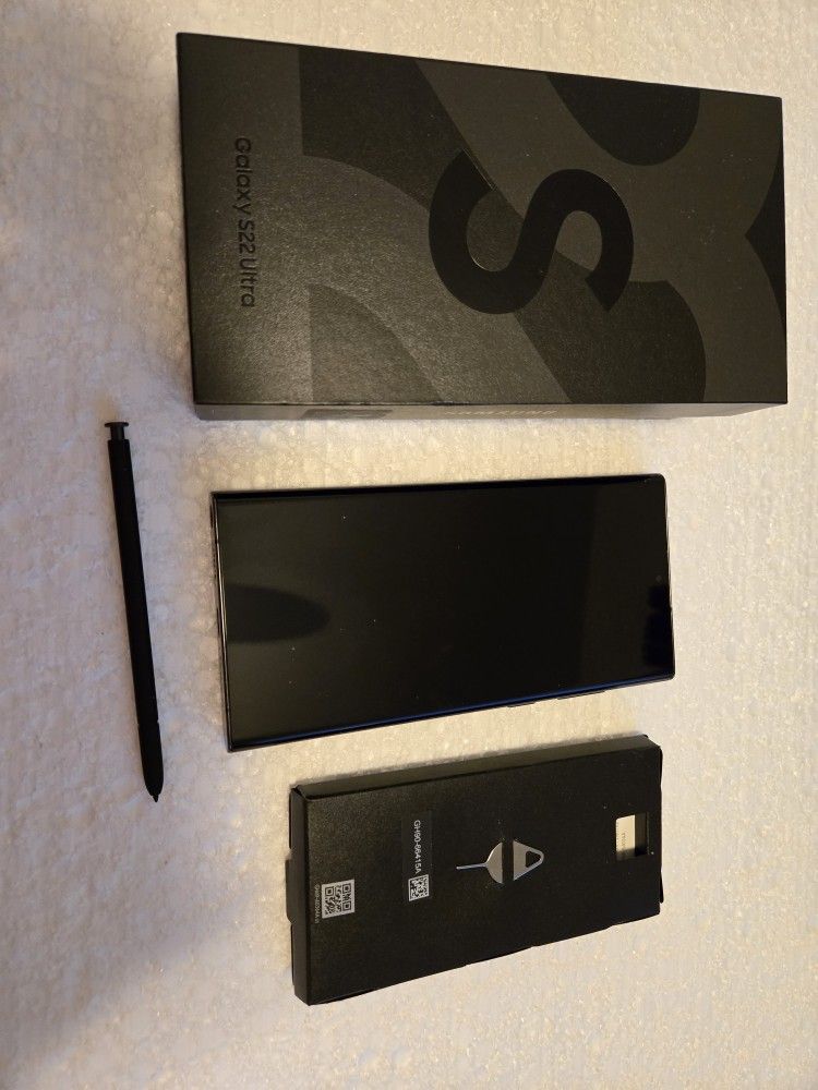 UNLOCKED Samsung Galaxy S22 Ultra 512gb New Battery Excellent Condition +Lots of accessories 