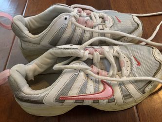 Nike sneakers Youth size 4 like new