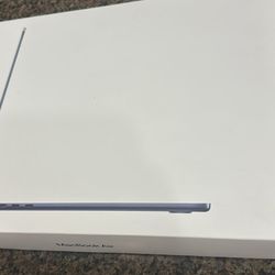 Apple macbook air M2 15 inch with warrnaty battery count 2 