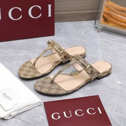 Gucci round-toe flip-flops