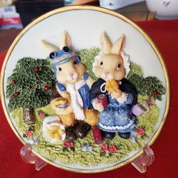 Regency Fine Arts The picnic decorative small 3D wall plate with two rabbits picniking in an orchard A66V726