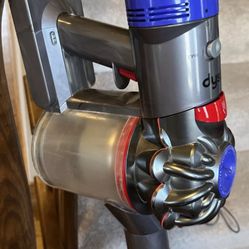 Dyson V8 Cordless Vacuum 