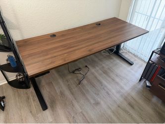 Uplift desk