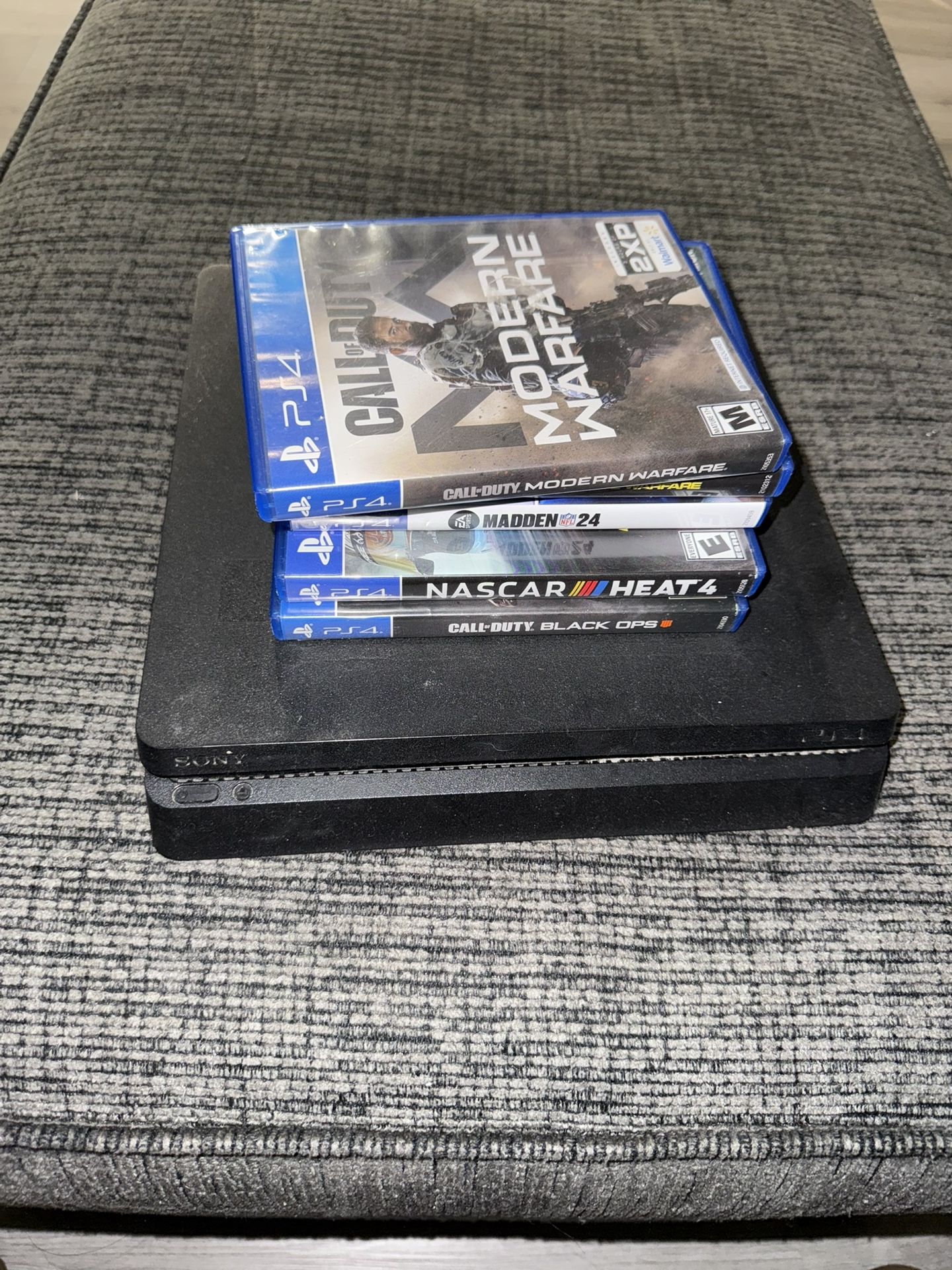 Play Station 4
