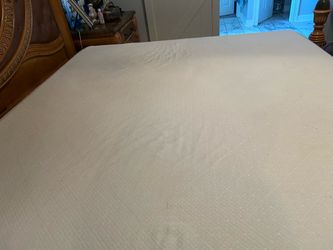 Memory foam King Mattress and plastic Box Spring  Dayton Tx  77535