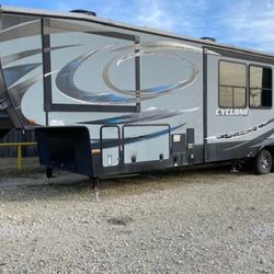 2014 Toy Hauler Heartland Cyclone 4100 King For Sale