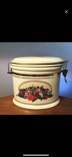 Knotts berry farm ceramic food canister
