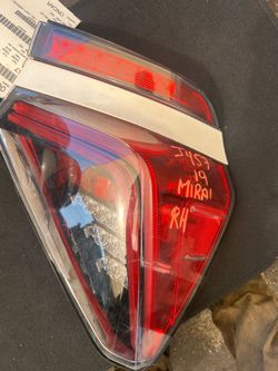 Toyota Mirai Taillight Taillamp Quarter panel mounted Passenger Side RH 2016 - 2020 ; J457