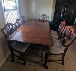 Wood Table & Chairs Seats 6