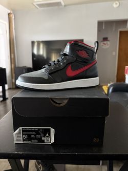 AIR JORDAN 1 MID (GS) 5/5Y