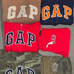 Boy’s Gap Bundle 4 Gap Hoodie’s & 2 Matching Joggers Size small $50