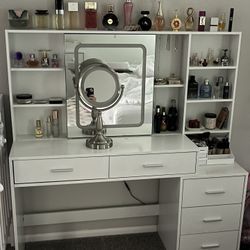 Vanity With Lighted Mirror 