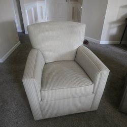 ETHAN ALLEN SWIVEL CHAIR