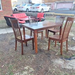 Nice  Wooden Rectangle Table  With  4  Beautiful Chairs 