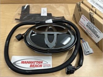 🚙 2024–2026 Toyota Tacoma Illuminated Dark Chrome Grille Emblem