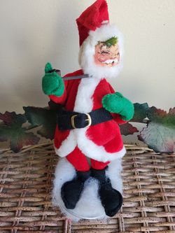 Vintage 1963 Annalee Mobilitee Santa smoking pipe on stand on snow