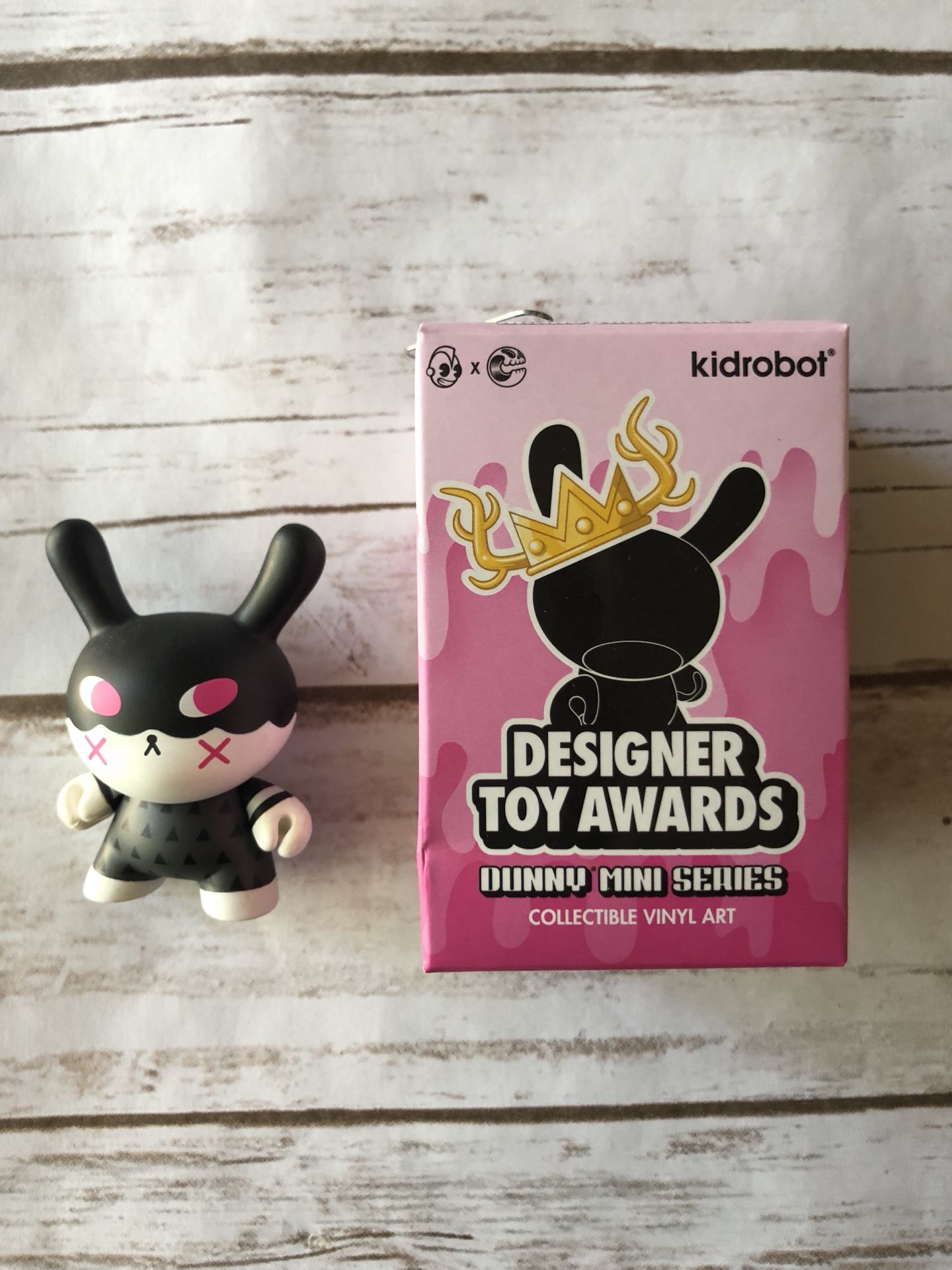 Kidrobot Designer Toy Awards Dunny Series 3” Figure - Illuminati blind box open