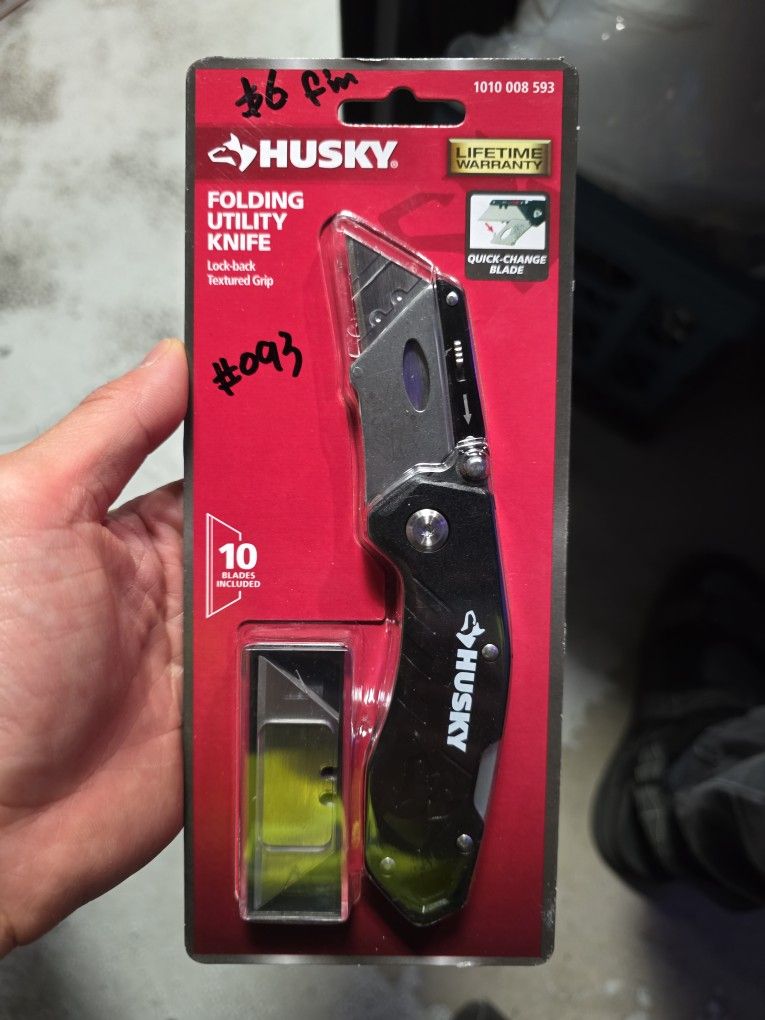 Husky
Folding Lock-Back Utility Knife
