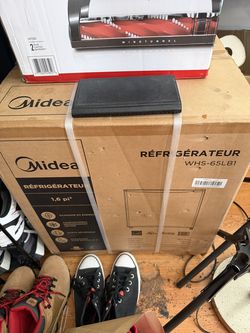 Midea WHS-65LB1 1.6 Cu. Ft. Mini Fridge