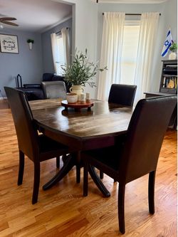 Raymour & Flanigan Dining Table Set