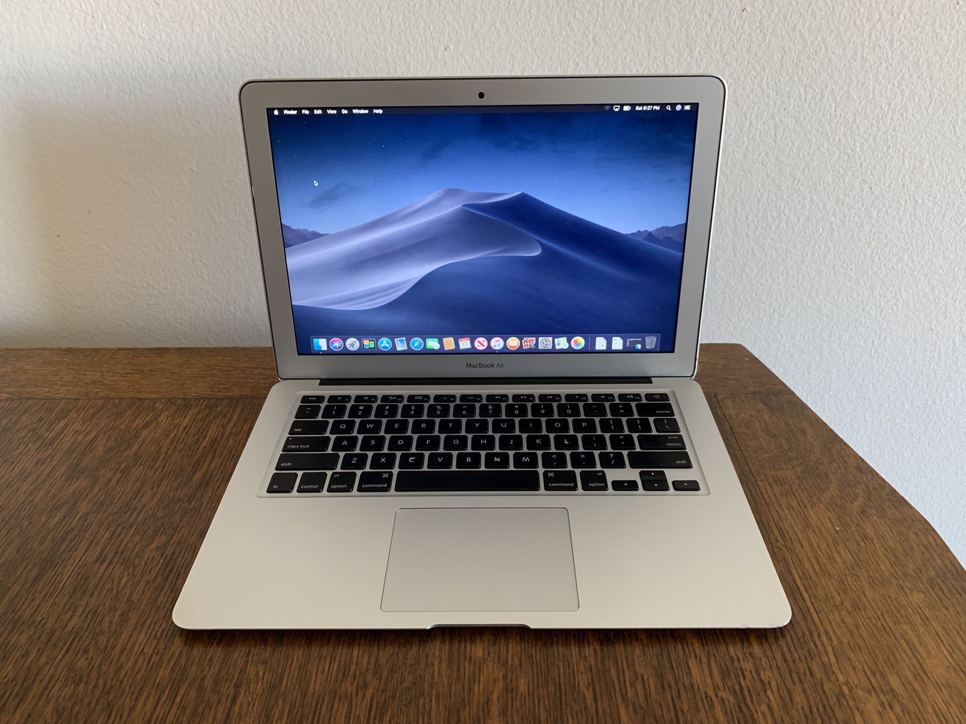 Apple MacBook Air 13-Inch (MacOS Mojave)
