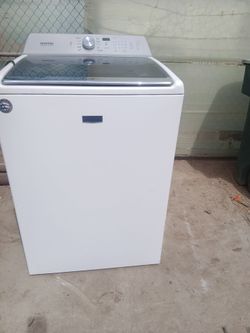 Maytag washer and good condition work perfect delivery installer and water hose included 30 days warranty $350 obo