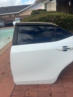 LEFT DRIVER SIDE REAR DOOR 2016 TOYOTA COROLLA (WHITE) WITH HINGES.