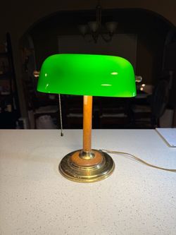 Vintage Green Banker’s Desk Lamp – Wood & Brass Tone Library Light