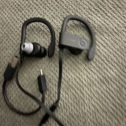 Powerbeats3 Wireless Earphones - Black 