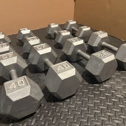 Set of Hex Cast Iron Dumbbells ( heavy) 40#, 35#, 30# and 25 #   In total: 260 pounds.