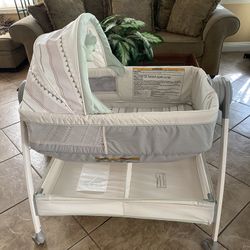 Graco Reversible Bassinet/changing table