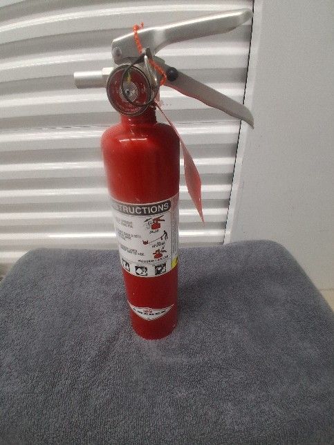 NEW "AMEREX" 2.5 LB DRY CHEMICAL FIRE EXTINGUISHER, RARE FIND COMMERCIAL GRADE SMALL PRICE TO PAY FOR PIECE OF MIND!!!