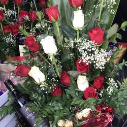 Valentine’s Flower Arrangements !!