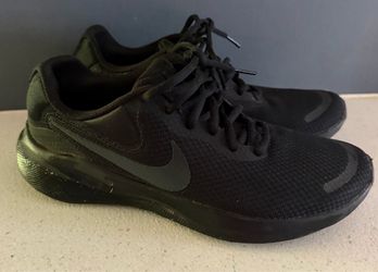 Men 7.5 Nike tennis shoes like new condition