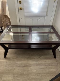 Beautiful coffee table $35