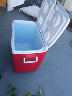 Rubbermaid Beach cooler