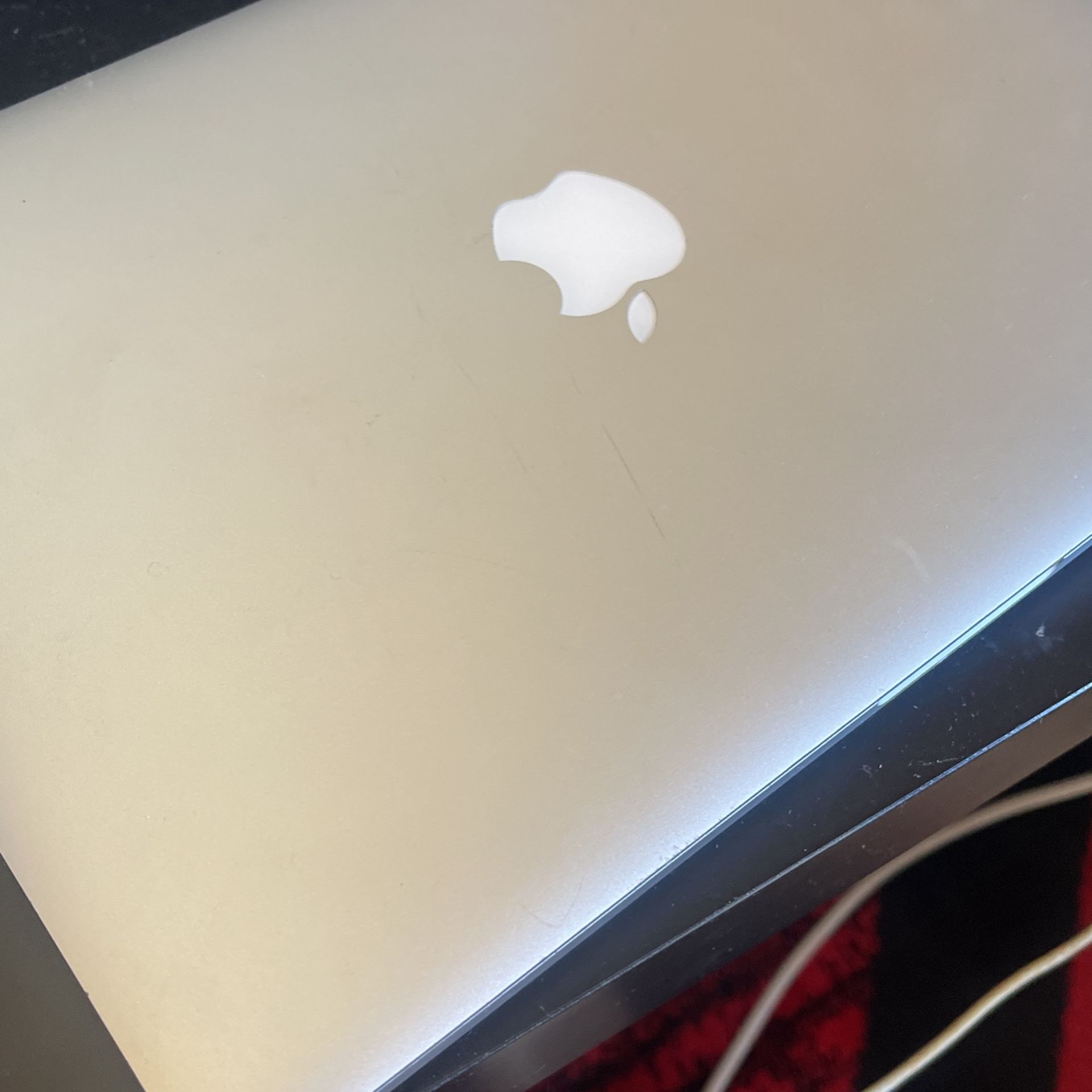 MacBook Pro 1 TB Works Good 2012 model Works good