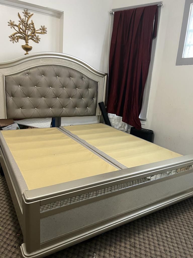 Silver/gray Bedroom Set