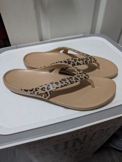 WOMEN LEOPARD CROCS