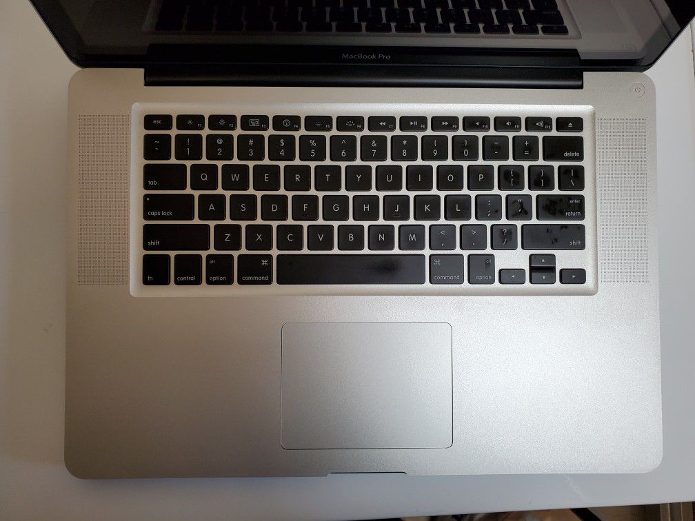 Apple MacBook Pro 15.4 Intel core-i5 300gb ssd 8 ram gb catlina OS
